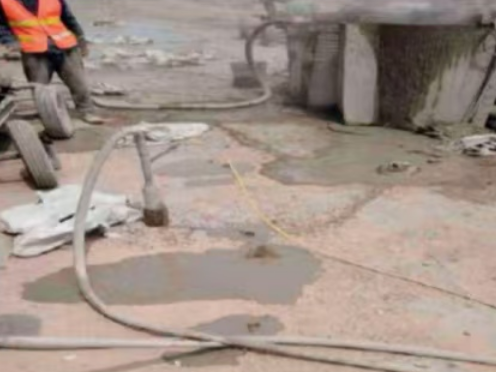 孝感水泥混凝土路面板底注浆技术 路面脱空注浆整治方案